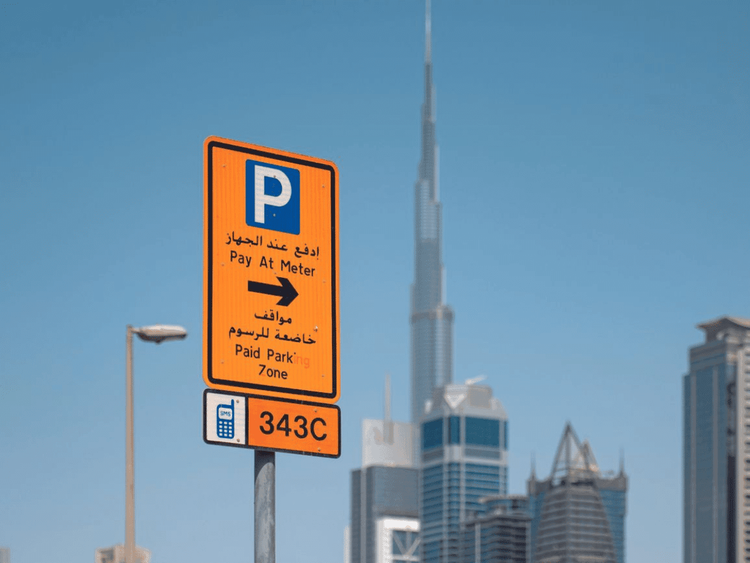 Making a digital initiative visible on the kerb.